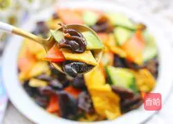 Illustration of how to make low-fat and low-calorie scrambled eggs with cucumber and fungus 13