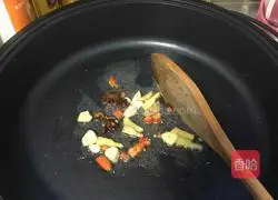 Illustration of a simple and easy way to make pork with dried plums and vegetables 4