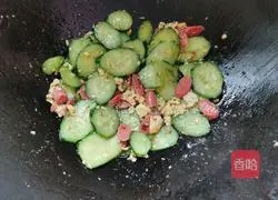 Recipe for scrambled eggs with cucumber, ham and ham Illustration 6