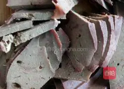 Illustration of how to stir-fry pork liver with Pugua 2