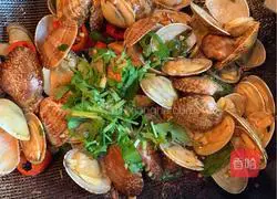 Illustration of spicy stir-fried clams 13