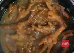 Illustration of home-style braised chicken feet 8