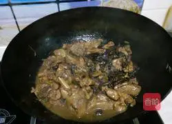 Illustration of how to cook chicken legs and stewed mushrooms 9