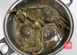 Illustration of how to make steamed crabs 1