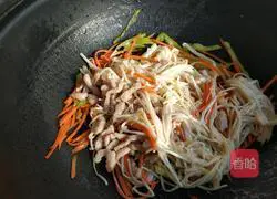 Illustration of how to make fried shredded pork with enoki mushrooms 8