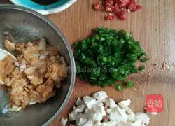 Illustration of how to make steamed lactone tofu with sea duck eggs 2