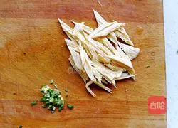 Illustration of how to make celery and yuba 3