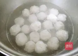 Illustration of how to make crispy fish balls 8