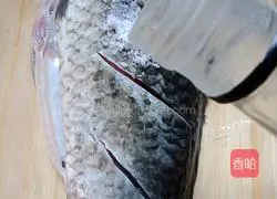 Illustration of how to make steamed crucian carp 3