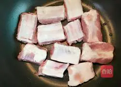 Illustration of how to cook pork ribs and stewed lotus root 4