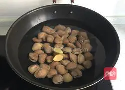 Illustration of how to make spicy fried yellow clams 2