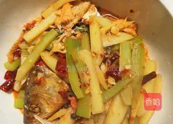 Illustration of how to make spicy boiled fish 4