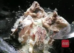 Illustration of how to make carrot fish 10