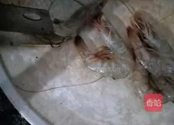 Illustration of how to make shrimps in typhoon shelters in private houses 1