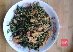 Illustration of how to make scrambled eggs with Chinese toon 6