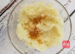 Illustration of how to make golden potato shrimp balls 7