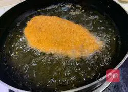 Illustration of how to make fried chicken steak 8