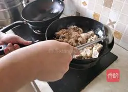 Illustration of how to stew chicken legs with potatoes 5