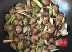 Illustration of how to make spicy fried clams 3