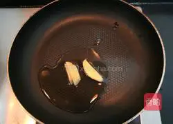 Illustration of how to make fried sausage with garlic sprouts 7