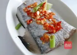 Illustration of how to make steamed hairtail with chopped pepper 6