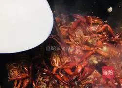 Illustration of braised crayfish in oil 12