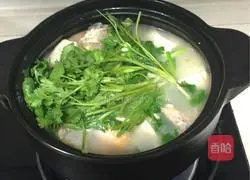 Illustration of how to make fish head and tofu soup 5