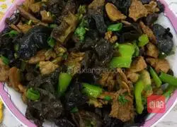 Illustration of how to make fried fungus with meat 4