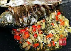 Braised crucian carp recipe 10