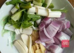 Illustration of how to make pork stewed vermicelli 2