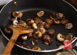 Illustration of how to cook snails in sauce 5