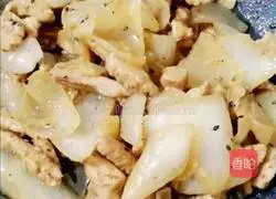 Illustration of how to make cumin-fried onion tenderloin 12