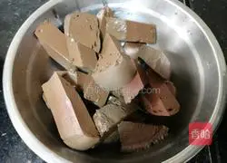 Illustration of braised goose in sauce 2