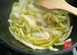Illustration of how to make hand-shredded organic baby vegetables 5