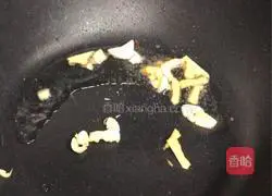 Illustration of how to make fried squid with onions 2