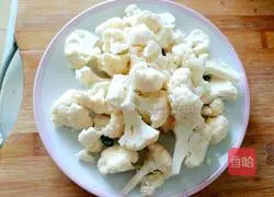 Illustration of how to make garlic cauliflower 1