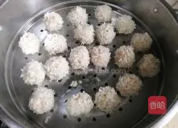 Illustration of how to make pearl meatballs 6