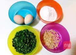 Illustration of how to make leek and shrimp skin egg pancake 1