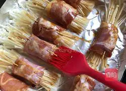 Enoki mushroom bacon roll recipe illustration 4