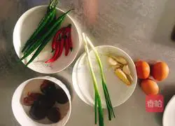 How to make scrambled eggs with mushrooms Illustration 1