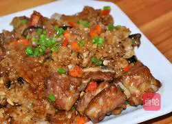 Illustration of how to make steamed pork ribs with lotus leaf glutinous rice 10