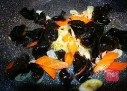 Illustration of how to make Mushu Pork 6