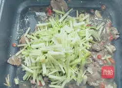 Illustration of how to make fried beef with celery 8