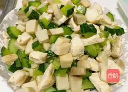 Illustration of how to make fat-reduced chicken breast, cucumber and oyster mushroom dices 9