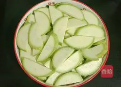 Illustration of how to make zucchini fried meat 4