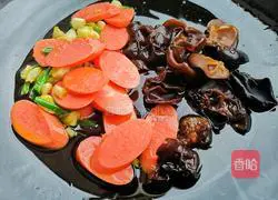 Illustration of how to make fried ham with broccoli and fungus 6