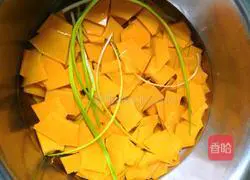 Illustration of how to make fried pumpkin slices with eggs 2