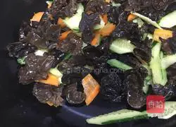 Illustration of how to make Mushu Pork 13