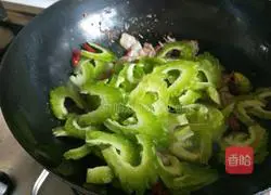 Illustration of how to make stir-fried pork belly and bitter melon slices 7