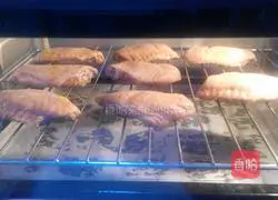 Illustration of how to make grilled chicken wings 6